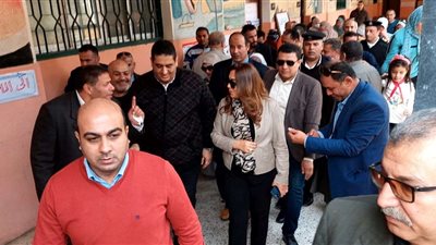 قيادات حزب مستقبل وطن بدمياط يقودون مسيرات حاشدة من المواطنين إلى اللجان الانتخابية