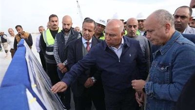 وزير النقل يتفقد مشروع تطوير ميناء السخنة