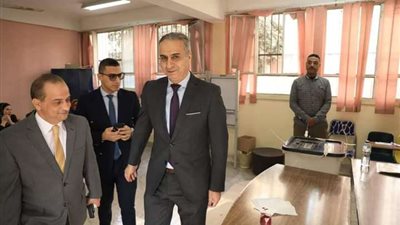 وزير الاتصالات ورئيسا جهازي الرقابة المالية وحماية المستهلك يدلون بأصواتهم في الانتخابات الرئاسية