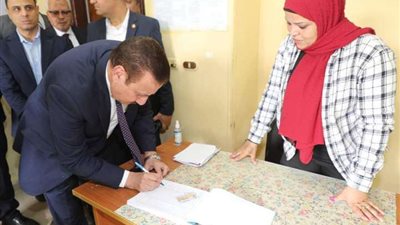 المحافظون ونوابهم يتفقدون اللجان.. ويدلون بأصواتهم في الانتخابات الرئاسية