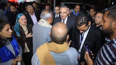 محافظ سوهاج يواصل تفقد سير الانتخابات الرئاسية بعدد من اللجان بالفترة المسائية