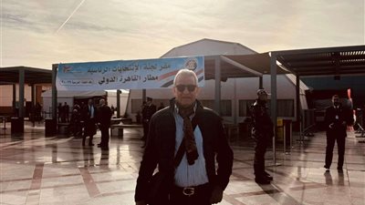 النائب محمد سعد عوض الله يدلي بصوته بالانتخابات في لجنة بمطار القاهرة