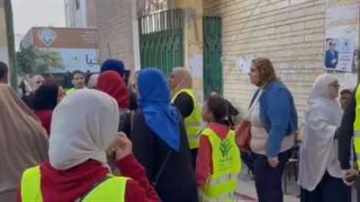 إقبال كثيف من المواطنين على لجنتي فوزى معاذ ومدرسة أحمد زويل في الإسكندرية