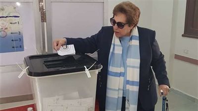 ألفت كامل تدلي بصوتها في الانتخابات الرئاسية 2024