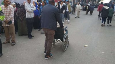 كبار السن بالزيتون يدلون بأصواتهم في اليوم الثاني من الانتخابات الرئاسية