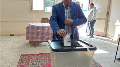 محسن عبد المسيح عضو مجلس إدارة الإسماعيلى يدلي بصوته فى الانتخابات الرئاسية