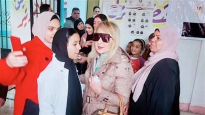 نادية الجندي بعد الإدلاء بصوتها: فخورة بالإقبال الشديد على الانتخابات