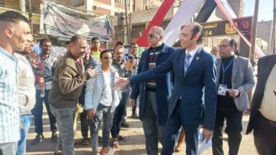 النائب محمد عبد العزيز يتفقد سير العملية الانتخابية بشبرا الخيمة  بالقليوبية لليوم الثاني
