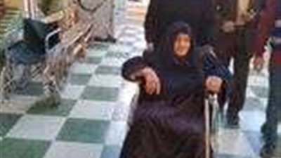 لا تستطيع السير.. مُسنة تحرص على المشاركة في الانتخابات الرئاسية