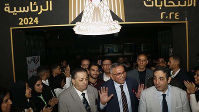 المرشح الرئاسي الدكتور عبد السند يمامة يجرى جولات ميدانية قبل غلق اللجان الانتخابية بعابدين والدرب الأحمر والزمالك