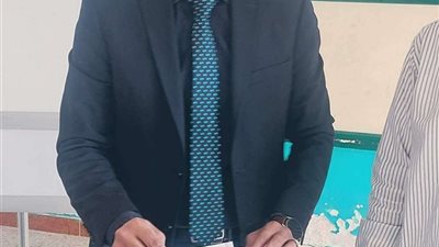 شوكت المصري يدلي بصوته في الانتخابات الرئاسية داخل لجنته بالمنوفية