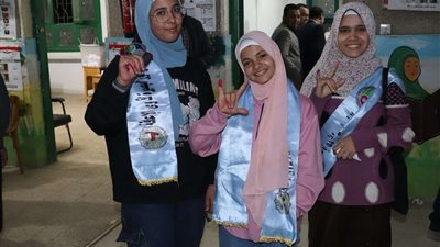 الطلاب ذوي الإعاقة بجامعة سوهاج يدلوا بأصواتهم بالإنتخابات الرئاسية لرسم مستقبل وطنهم