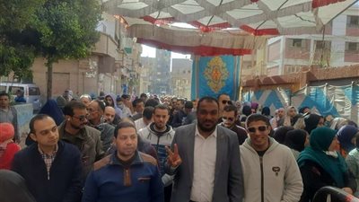 السوهاجية يحتشدون أمام اللجان للمشاركة في الانتخابات الرئاسية