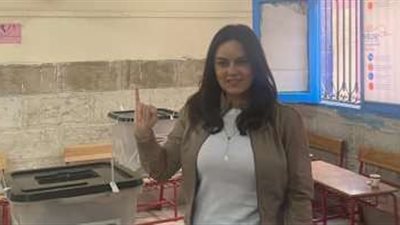 رشا مهدي تدلي بصوتها في الانتخابات الرئاسية 2024 بلجنة العجوزة