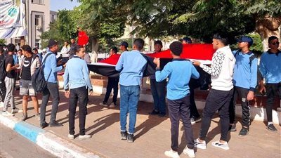 لجنة ميناء السخنة للمغتربين تشهد أطول طابور من العمال والموظفين بموانئ قناة السويس