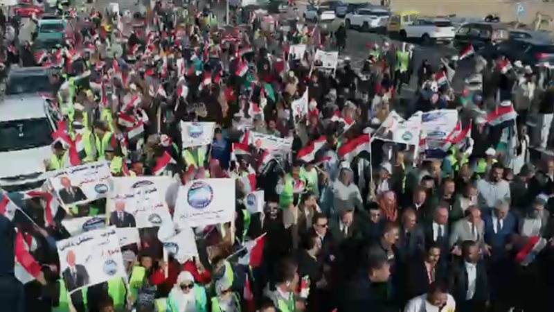توافد المواطنين في