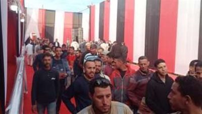 احتشاد المواطنين أمام اللجان الانتخابية بحدائق أكتوبر للإدلاء بأصواتهم