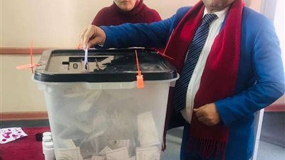 مساعد أمين «حماة الوطن» بالقاهرة يدلي بصوته ويشيد بالتصويت الكثيف للمرأة والشباب
