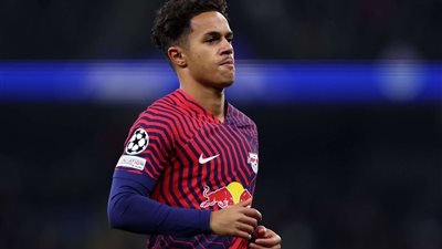 ليفربول يبدأ محادثاته مع لايبزيج لاستعادة لاعبه المعار