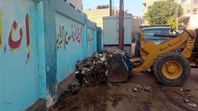 رفع 900 طن مخلفات وتسوية وتمهيد طرق خلال حملات نظافة بـأسيوط