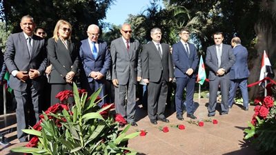 محافظ القليوبية يستقبل سفير أذربيجان بالقاهرة لوضع أكليل من الزهور على تمثال الزعيم حيدر علييف