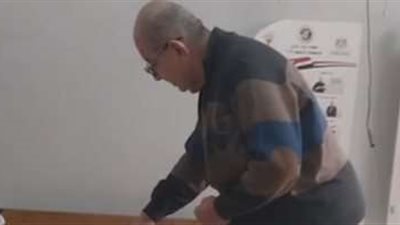 الفنان محمد التاجي يدلي بصوته بانتخابات الرئاسة بمعهد الفتيات بمصر الجديدة