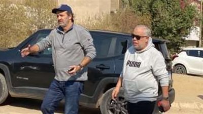 أشرف زكي أول الحاضرين لجنازة الفنان عادل أنور