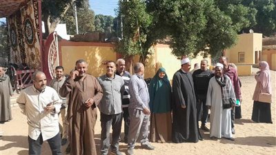 أهالي قرية ترعة الشيخ ناصر بإسنا في أسوان يتوافدون للإدلاء بأصواتهم