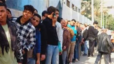 زحام أمام لجنة عباس العقاد بمدينة نصر بعد انتهاء فترة الراحة للقضاء