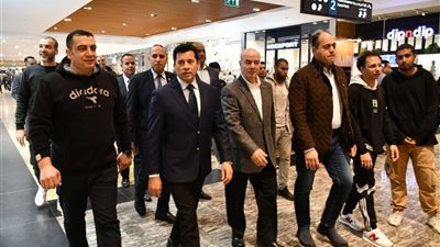 وزير الرياضة يتفقد أعمال التسجيل الخاصة بماراثون زايد الخيري استعدادًا للنسخة الثامنة