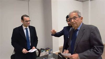 عمرو موسى يدلي بصوته فى الانتخابات الرئاسية بالزمالك