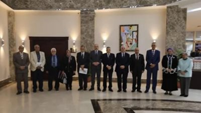 رئيس جامعة قناة السويس يهنئ مجلس أمناء جامعة الإسماعيلية الجديدة الأهلية