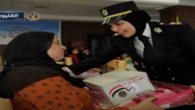 الداخلية تواصل توزيع المساعدات العينية على السيدات وخاصة المرأة المعيلة | صور