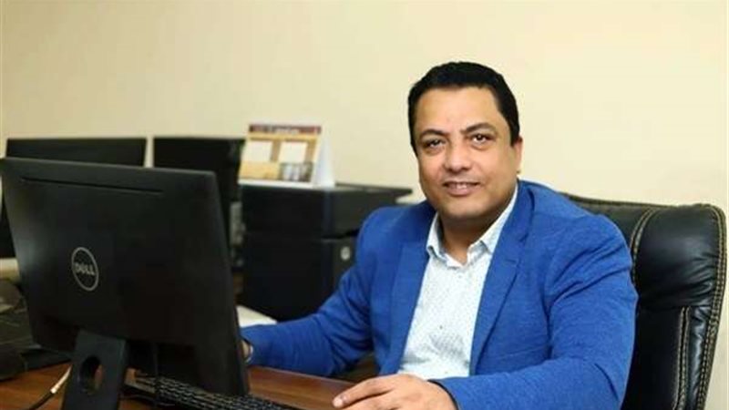 الكاتب الصحفي نصر