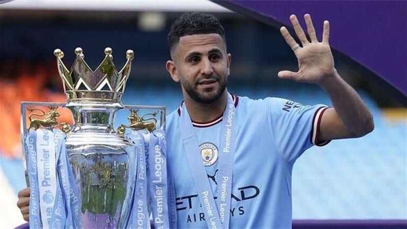 رياض محرز لاعب أهلي