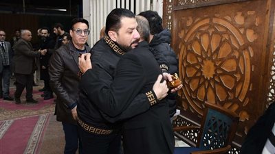 مصطفى كامل وحلمي عبد الباقي يقدمان العزاء في وفاة شقيق 