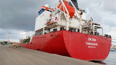 اقتصادية قناة السويس: تصدير صودا كاوية وتفريغ رخام بالموانئ