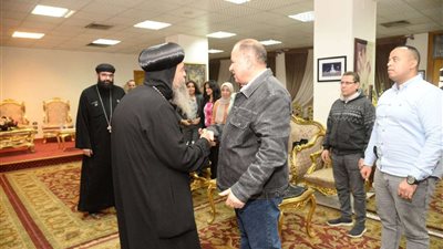 محافظ أسيوط يلتقي أسقف منفلوط للأقباط الأرثوذكس بمشاركة طلاب ومعلمين مدرسة سانت ماري