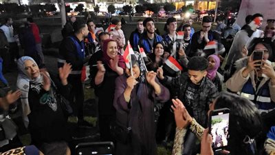 الاحتفالات والألعاب النارية تملأ سماء ميدان التحرير بعد إعلان فوز السيسي بالرئاسة