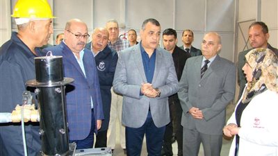 وزير الدولة للإنتاج الحربي يتفقد العمل بشركتي «حلوان للآلات والمعدات» و«حلوان لمحركات الديزل»