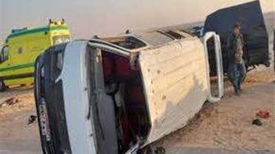 مصرع وإصابة 11 شخصًا في حادث انقلاب ميكروباص بقنا