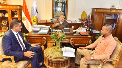 محافظ أسيوط يشدد على تكثيف الحملات التموينية لضبط الأسعار بالأسواق