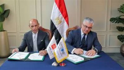 رئيسا اقتصادية قناة السويس وبنك القاهرة يوقعان بروتوكول تعاون لتحقيق خطة الهيئة