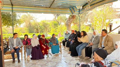 طلاب بجامعة بني سويف الأهلية ينظمون أنشطة ترفيهية لدار مسنين (صور)