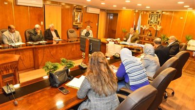 محافظ أسيوط يناقش مشروعات الخطة الاستثمارية للمحافظة 2024 - 2025