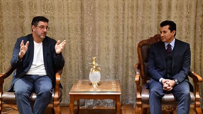 وزير الرياضة يلتقي بـ فيتوريا لمناقشة استعدادات منتخب مصر لبطولة الأمم «صور»