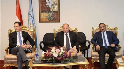 محافظ أسيوط ومدير الوكالة الأمريكية للتنمية الدولية يفتتحان المركز الإعلامي بمركز التدريب