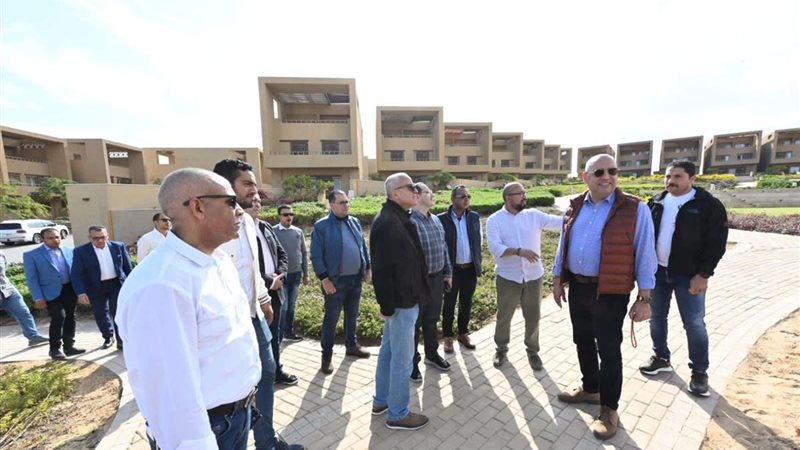وزير الإسكان يتفقد
