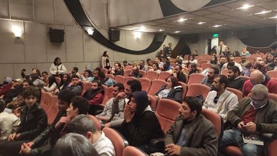 إقبال جماهيري على عرض فيلم 