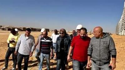مسئولو الإسكان يتفقدون المشروعات بالسويس الجديدة